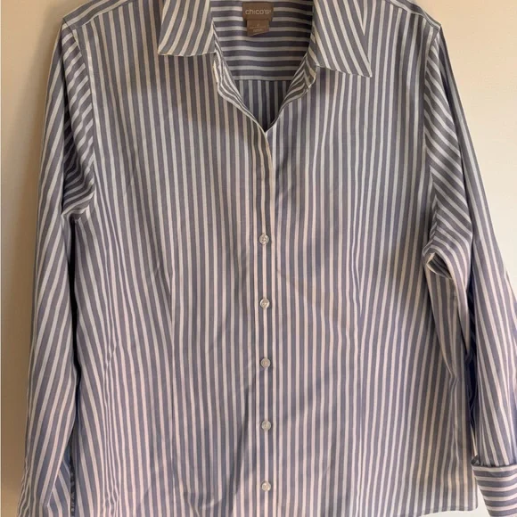 Chico's Blue and White Casual Button Down Shirt Chicos Size 2 - Picture 3 of 4
